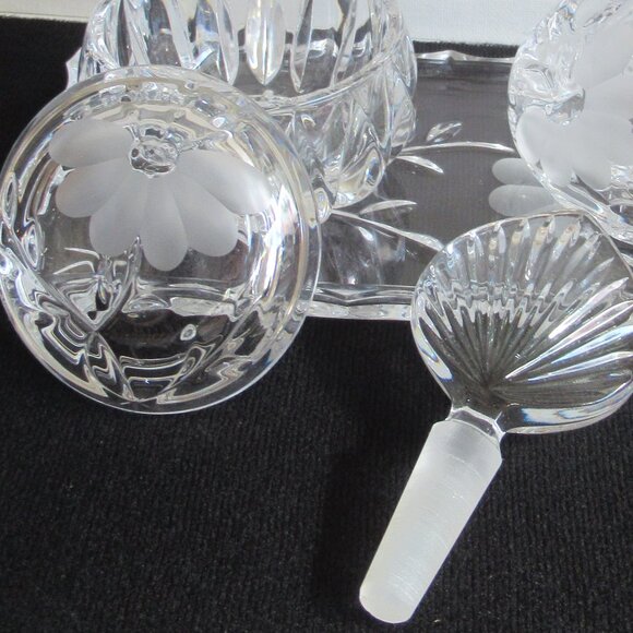 Vanity Set, Perfume decanter, Tray, Trinket box w/ lid, Heritage design, Vintage - Picture 12 of 13